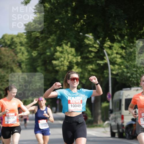 15.06.2025 - REWE Women's Run Jannik Wohlers http://msf.ph/oto/7938804 15.06.2025 08:44:18 Laufen 10256, 10049 meine-sportfotos.de