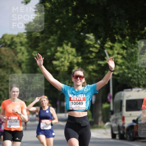 15.06.2025 - REWE Women's Run Jannik Wohlers http://msf.ph/oto/7938822 15.06.2025 08:44:18 Laufen 10256, 10049 meine-sportfotos.de