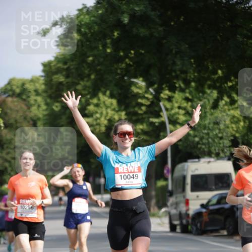 15.06.2025 - REWE Women's Run Jannik Wohlers http://msf.ph/oto/7938843 15.06.2025 08:44:19 Laufen 10256, 10049 meine-sportfotos.de