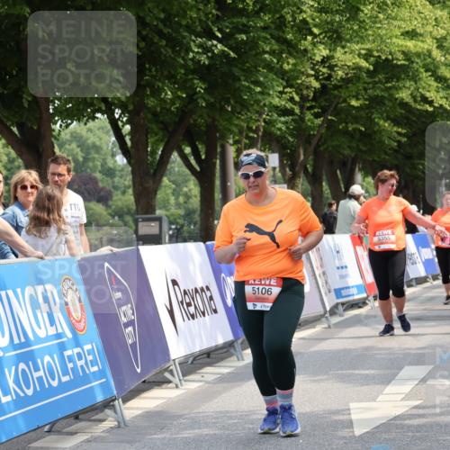 15.06.2025 - REWE Women's Run Strokosch-Dieckow http://msf.ph/oto/7938845 15.06.2025 11:13:25 Ziel 5106, 5320, 5355, 5675 meine-sportfotos.de