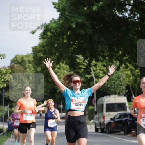 15.06.2025 - REWE Women's Run Jannik Wohlers http://msf.ph/oto/7938851 15.06.2025 08:44:19 Laufen 10256, 10375, 10049, 10 meine-sportfotos.de