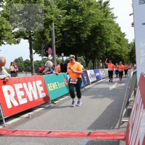 15.06.2025 - REWE Women's Run Strokosch-Dieckow http://msf.ph/oto/7938863 15.06.2025 11:13:27 Ziel 5106, 5309, 5320, 5355, 5482, 5675 meine-sportfotos.de