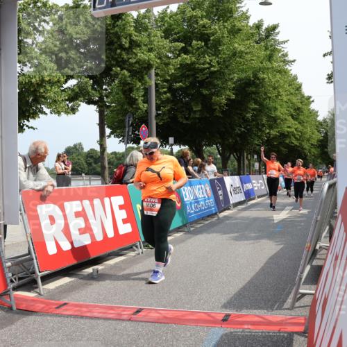 15.06.2025 - REWE Women's Run Strokosch-Dieckow http://msf.ph/oto/7938873 15.06.2025 11:13:27 Ziel 5106, 5309, 5320, 5355, 5482, 5675 meine-sportfotos.de