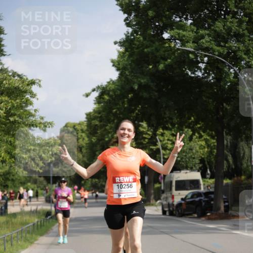 15.06.2025 - REWE Women's Run Jannik Wohlers http://msf.ph/oto/7938892 15.06.2025 08:44:21 Laufen 10256 meine-sportfotos.de