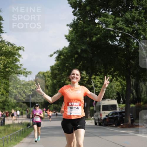 15.06.2025 - REWE Women's Run Jannik Wohlers http://msf.ph/oto/7938895 15.06.2025 08:44:21 Laufen 10256 meine-sportfotos.de
