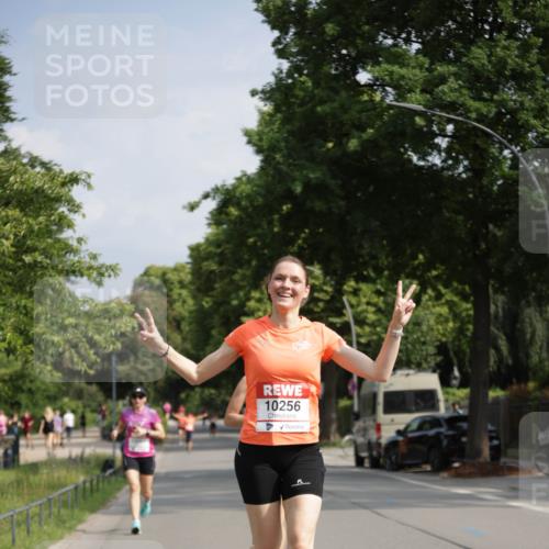 15.06.2025 - REWE Women's Run Jannik Wohlers http://msf.ph/oto/7938900 15.06.2025 08:44:21 Laufen 10256 meine-sportfotos.de