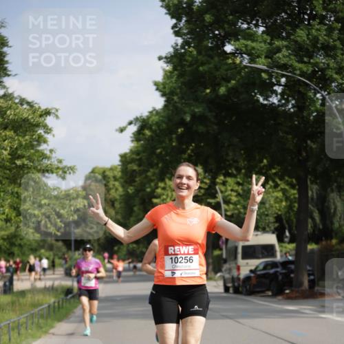 15.06.2025 - REWE Women's Run Jannik Wohlers http://msf.ph/oto/7938902 15.06.2025 08:44:21 Laufen 10256 meine-sportfotos.de