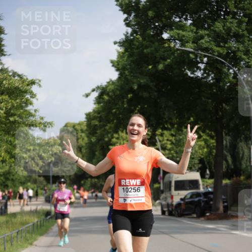 15.06.2025 - REWE Women's Run Jannik Wohlers http://msf.ph/oto/7938907 15.06.2025 08:44:21 Laufen 10256 meine-sportfotos.de