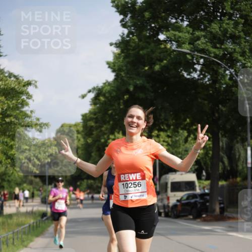 15.06.2025 - REWE Women's Run Jannik Wohlers http://msf.ph/oto/7938919 15.06.2025 08:44:21 Laufen 10256 meine-sportfotos.de