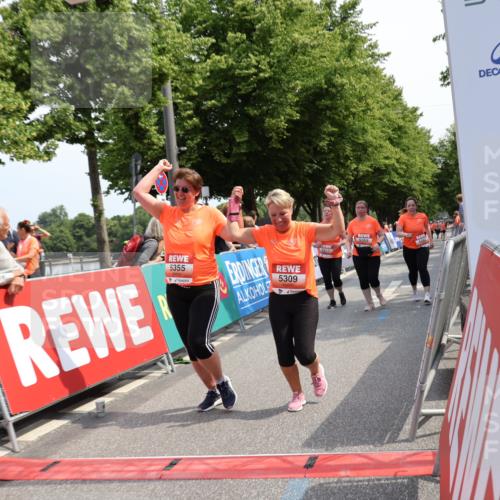 15.06.2025 - REWE Women's Run Strokosch-Dieckow http://msf.ph/oto/7938922 15.06.2025 11:13:31 Ziel 5106, 5309, 5317, 5355, 5369, 5482 meine-sportfotos.de