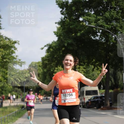 15.06.2025 - REWE Women's Run Jannik Wohlers http://msf.ph/oto/7938925 15.06.2025 08:44:21 Laufen 10256 meine-sportfotos.de