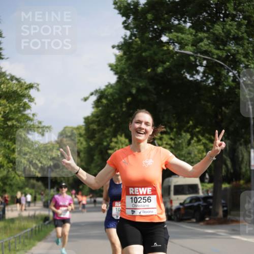 15.06.2025 - REWE Women's Run Jannik Wohlers http://msf.ph/oto/7938928 15.06.2025 08:44:21 Laufen 10256 meine-sportfotos.de