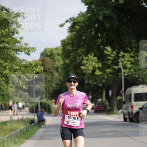 15.06.2025 - REWE Women's Run Jannik Wohlers http://msf.ph/oto/7938975 15.06.2025 08:44:24 Laufen 10001, 4 meine-sportfotos.de