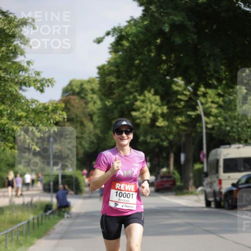 15.06.2025 - REWE Women's Run Jannik Wohlers http://msf.ph/oto/7938978 15.06.2025 08:44:24 Laufen 10001 meine-sportfotos.de