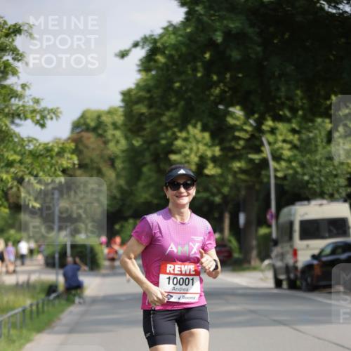 15.06.2025 - REWE Women's Run Jannik Wohlers http://msf.ph/oto/7938993 15.06.2025 08:44:24 Laufen 10001 meine-sportfotos.de