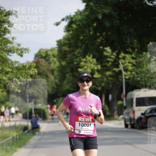 15.06.2025 - REWE Women's Run Jannik Wohlers http://msf.ph/oto/7938998 15.06.2025 08:44:24 Laufen 10001 meine-sportfotos.de
