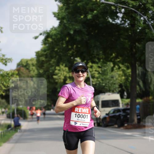 15.06.2025 - REWE Women's Run Jannik Wohlers http://msf.ph/oto/7939034 15.06.2025 08:44:24 Laufen 10001 meine-sportfotos.de