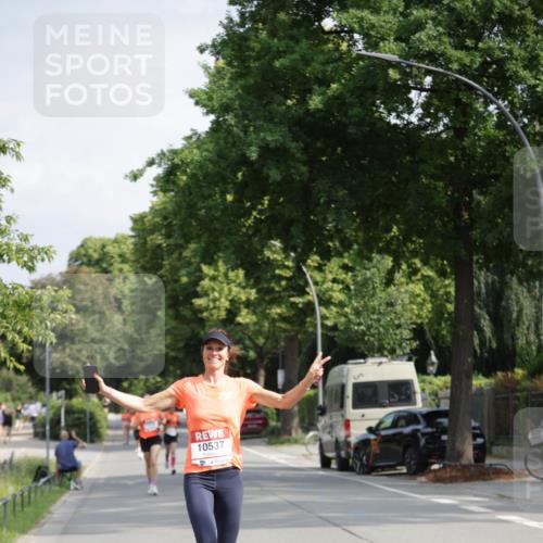 15.06.2025 - REWE Women's Run Jannik Wohlers http://msf.ph/oto/7939071 15.06.2025 08:44:37 Laufen 10537 meine-sportfotos.de