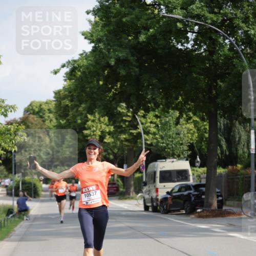 15.06.2025 - REWE Women's Run Jannik Wohlers http://msf.ph/oto/7939080 15.06.2025 08:44:37 Laufen 10537 meine-sportfotos.de