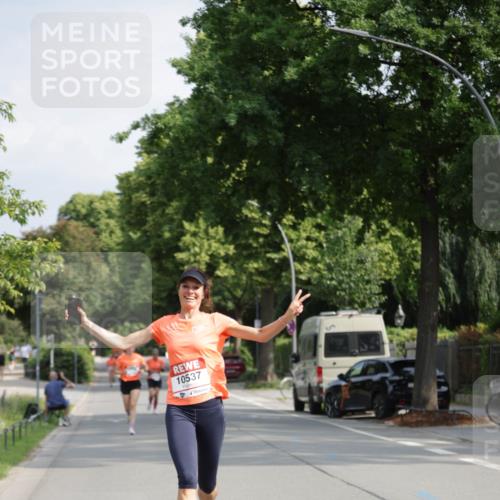 15.06.2025 - REWE Women's Run Jannik Wohlers http://msf.ph/oto/7939083 15.06.2025 08:44:37 Laufen 10537 meine-sportfotos.de