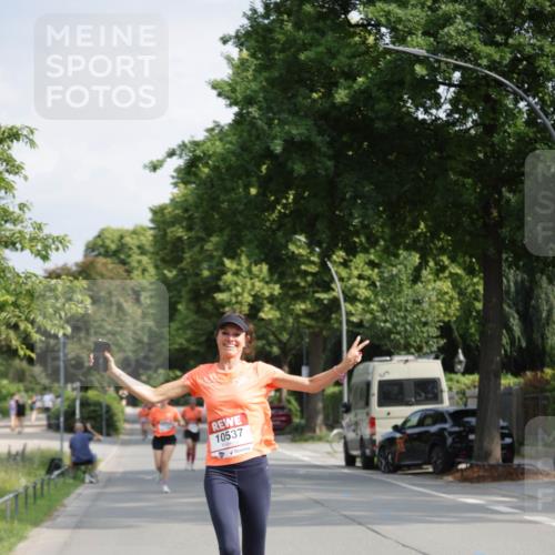 15.06.2025 - REWE Women's Run Jannik Wohlers http://msf.ph/oto/7939088 15.06.2025 08:44:37 Laufen 10537 meine-sportfotos.de