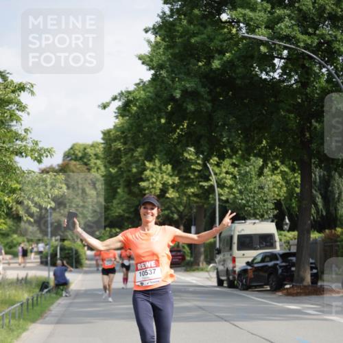 15.06.2025 - REWE Women's Run Jannik Wohlers http://msf.ph/oto/7939090 15.06.2025 08:44:37 Laufen 10537 meine-sportfotos.de