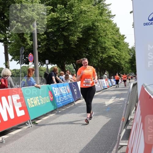 15.06.2025 - REWE Women's Run Strokosch-Dieckow http://msf.ph/oto/7939101 15.06.2025 11:14:04 Ziel 5287, 5363 meine-sportfotos.de