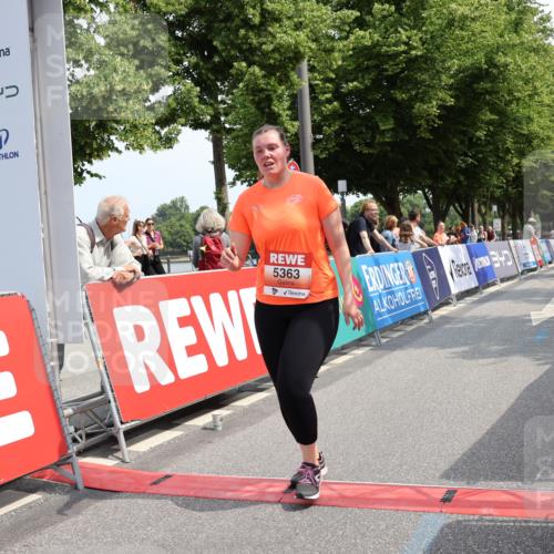 15.06.2025 - REWE Women's Run Strokosch-Dieckow http://msf.ph/oto/7939133 15.06.2025 11:14:05 Ziel 5363 meine-sportfotos.de
