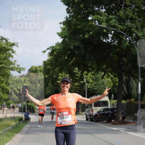 15.06.2025 - REWE Women's Run Jannik Wohlers http://msf.ph/oto/7939136 15.06.2025 08:44:38 Laufen 10537 meine-sportfotos.de