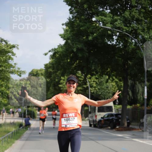 15.06.2025 - REWE Women's Run Jannik Wohlers http://msf.ph/oto/7939142 15.06.2025 08:44:38 Laufen 10537 meine-sportfotos.de