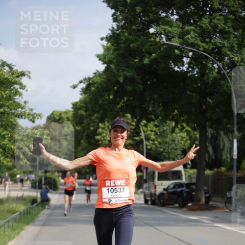 15.06.2025 - REWE Women's Run Jannik Wohlers http://msf.ph/oto/7939146 15.06.2025 08:44:38 Laufen 10537 meine-sportfotos.de
