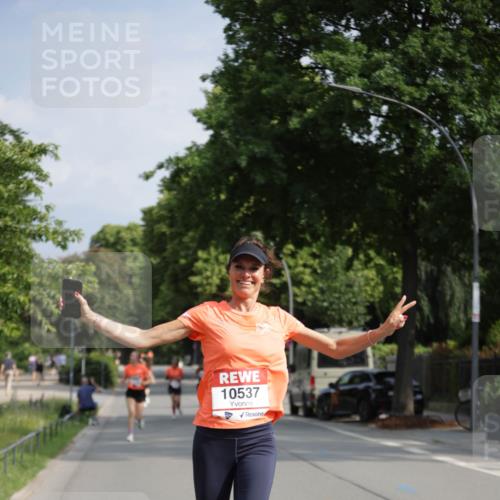 15.06.2025 - REWE Women's Run Jannik Wohlers http://msf.ph/oto/7939148 15.06.2025 08:44:38 Laufen 10537 meine-sportfotos.de