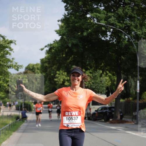 15.06.2025 - REWE Women's Run Jannik Wohlers http://msf.ph/oto/7939157 15.06.2025 08:44:38 Laufen 10537 meine-sportfotos.de
