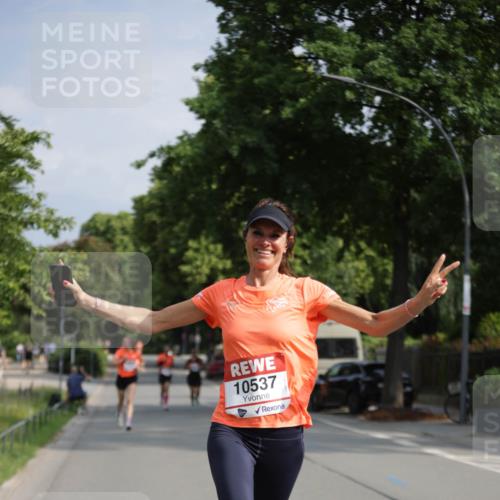 15.06.2025 - REWE Women's Run Jannik Wohlers http://msf.ph/oto/7939164 15.06.2025 08:44:38 Laufen 10537 meine-sportfotos.de