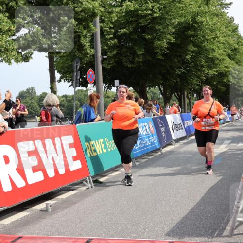 15.06.2025 - REWE Women's Run Strokosch-Dieckow http://msf.ph/oto/7939167 15.06.2025 11:14:14 Ziel 5330, 5466 meine-sportfotos.de