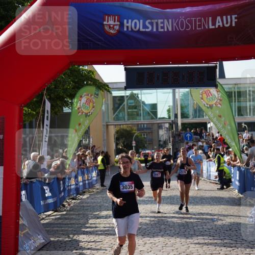13.06.2025 - Holstenköstenlauf Felixshl http://msf.ph/oto/7939174 13.06.2025 18:06:07 Laufen 2576, 2915, 2954, 3035, 3661, 3667 meine-sportfotos.de