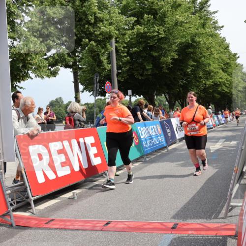 15.06.2025 - REWE Women's Run Strokosch-Dieckow http://msf.ph/oto/7939177 15.06.2025 11:14:14 Ziel 5330, 5466 meine-sportfotos.de