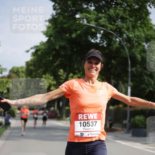 15.06.2025 - REWE Women's Run Jannik Wohlers http://msf.ph/oto/7939180 15.06.2025 08:44:39 Laufen 10537 meine-sportfotos.de