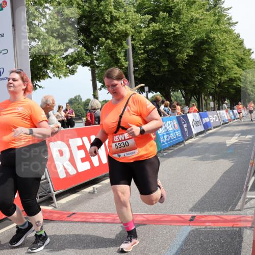 15.06.2025 - REWE Women's Run Strokosch-Dieckow http://msf.ph/oto/7939221 15.06.2025 11:14:16 Ziel 5330, 5466 meine-sportfotos.de