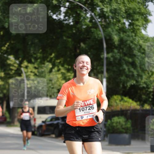 15.06.2025 - REWE Women's Run Jannik Wohlers http://msf.ph/oto/7939265 15.06.2025 08:44:44 Laufen 10726 meine-sportfotos.de
