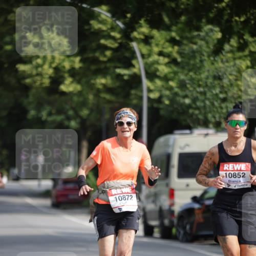 15.06.2025 - REWE Women's Run Jannik Wohlers http://msf.ph/oto/7939309 15.06.2025 08:44:46 Laufen 10872, 10852 meine-sportfotos.de