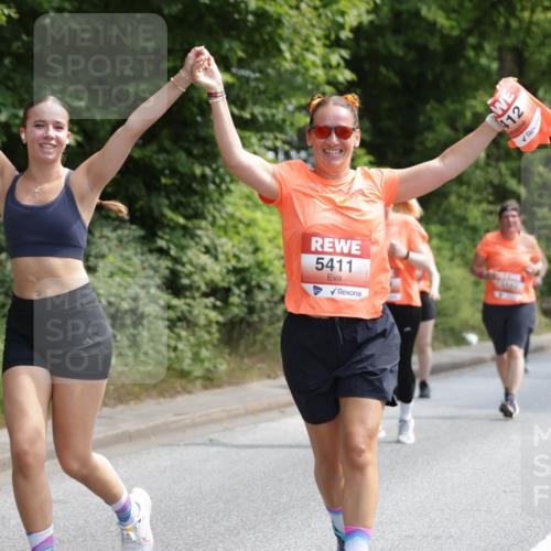 15.06.2025 - REWE Women's Run Jannik Wohlers http://msf.ph/oto/7939324 15.06.2025 10:14:42 Laufen 5411, 412 meine-sportfotos.de