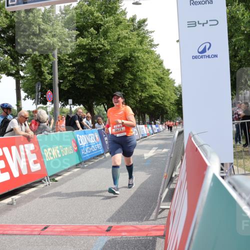 15.06.2025 - REWE Women's Run Strokosch-Dieckow http://msf.ph/oto/7939328 15.06.2025 11:14:49 Ziel 5671 meine-sportfotos.de