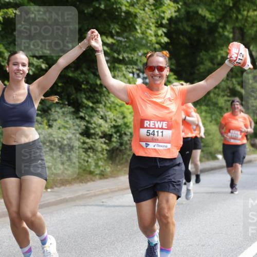 15.06.2025 - REWE Women's Run Jannik Wohlers http://msf.ph/oto/7939338 15.06.2025 10:14:42 Laufen 5411, 412 meine-sportfotos.de