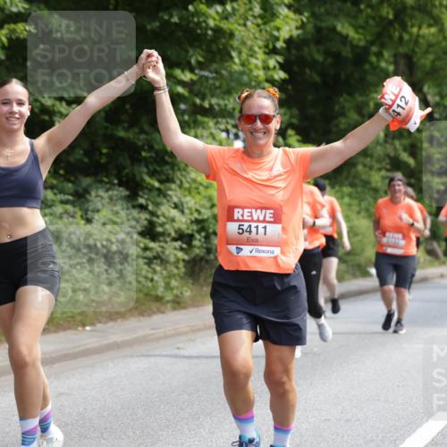 15.06.2025 - REWE Women's Run Jannik Wohlers http://msf.ph/oto/7939354 15.06.2025 10:14:42 Laufen 5411, 412 meine-sportfotos.de