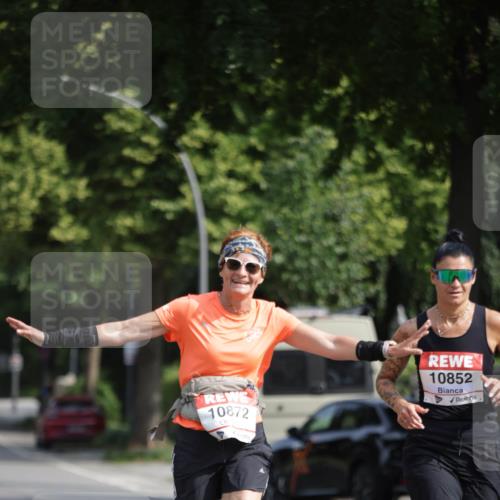 15.06.2025 - REWE Women's Run Jannik Wohlers http://msf.ph/oto/7939358 15.06.2025 08:44:47 Laufen 10872, 10852 meine-sportfotos.de