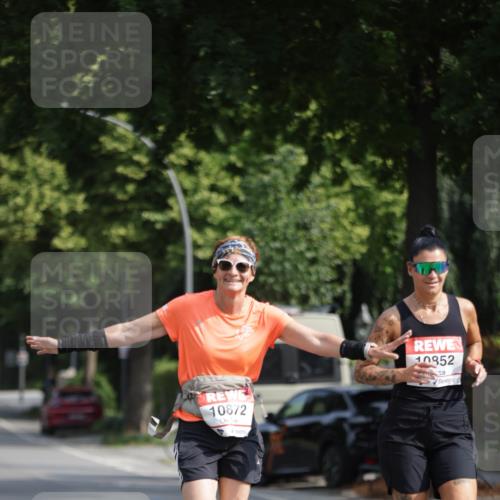15.06.2025 - REWE Women's Run Jannik Wohlers http://msf.ph/oto/7939373 15.06.2025 08:44:47 Laufen 10872, 10852 meine-sportfotos.de