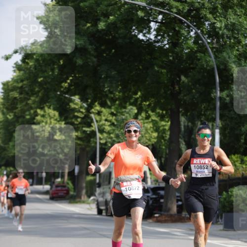15.06.2025 - REWE Women's Run Jannik Wohlers http://msf.ph/oto/7939413 15.06.2025 08:44:48 Laufen 10872, 10852 meine-sportfotos.de