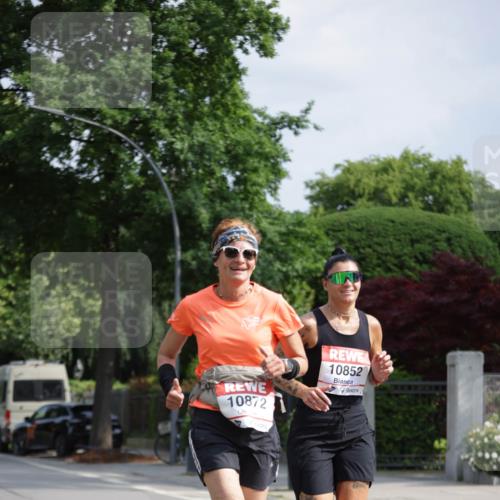 15.06.2025 - REWE Women's Run Jannik Wohlers http://msf.ph/oto/7939457 15.06.2025 08:44:49 Laufen 10872, 10852 meine-sportfotos.de