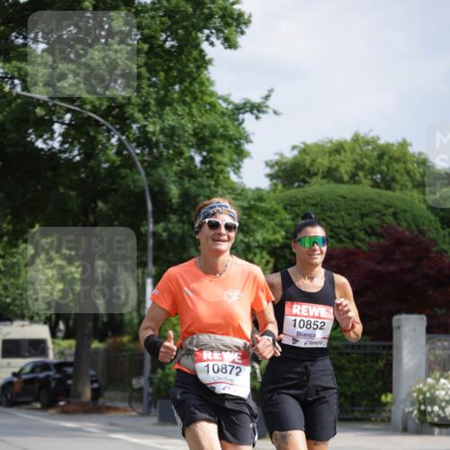 15.06.2025 - REWE Women's Run Jannik Wohlers http://msf.ph/oto/7939460 15.06.2025 08:44:49 Laufen 10872, 10852 meine-sportfotos.de